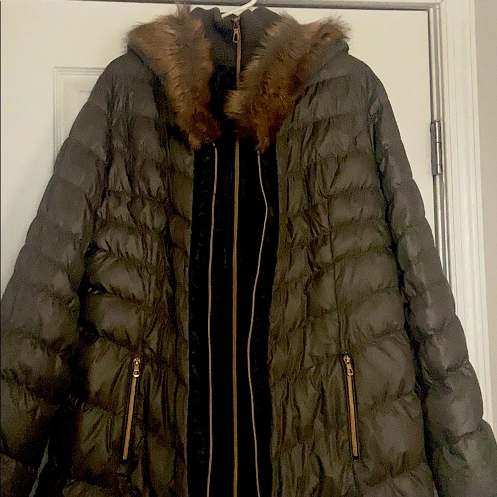 GILI Puffer Coat w/ Faux Fur - Picture 2 of 5